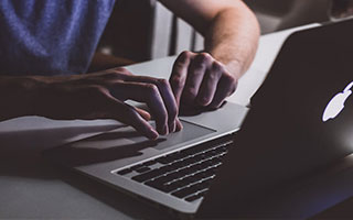 九游游戏中心官网-女足比赛中，中国队员李某表现出色，助球队取胜，中国女足队员李影