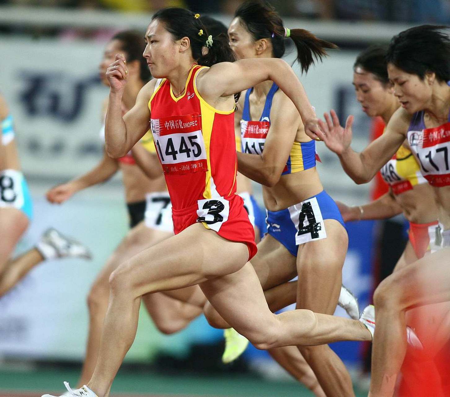 九游jiuyou-&quot;赛场上的感人时刻：运动员互相鼓励传递正能量&quot;的简单介绍