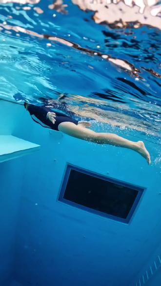 包含自由潜水比赛,潜入海底的宁静世界的词条 包含自由潜水比赛,潜入海底的宁静世界的词条