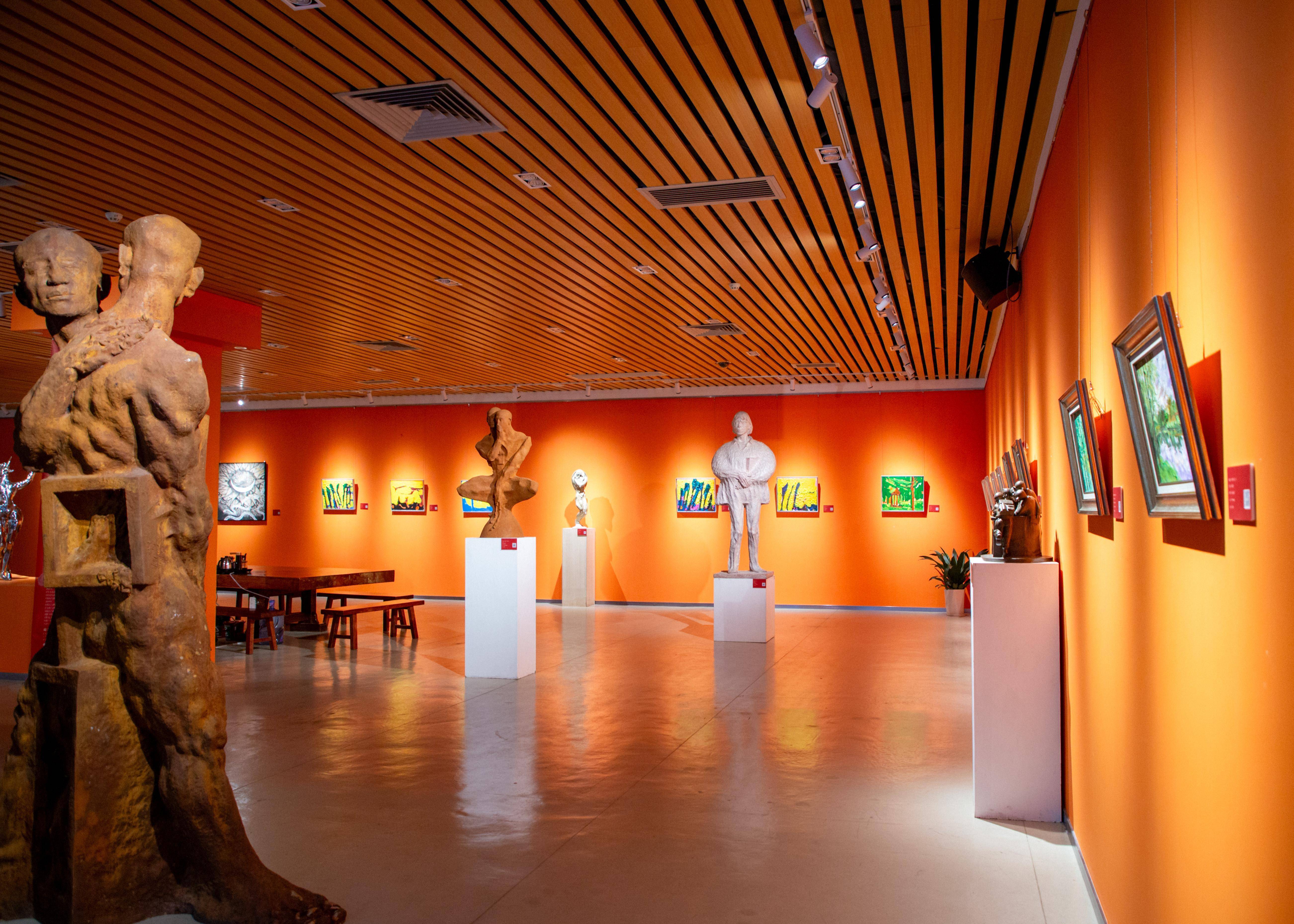 传统铁艺技艺表演比赛,展现匠心与力量的结合 传统铁艺技艺表演比赛,展现匠心与力量的结合