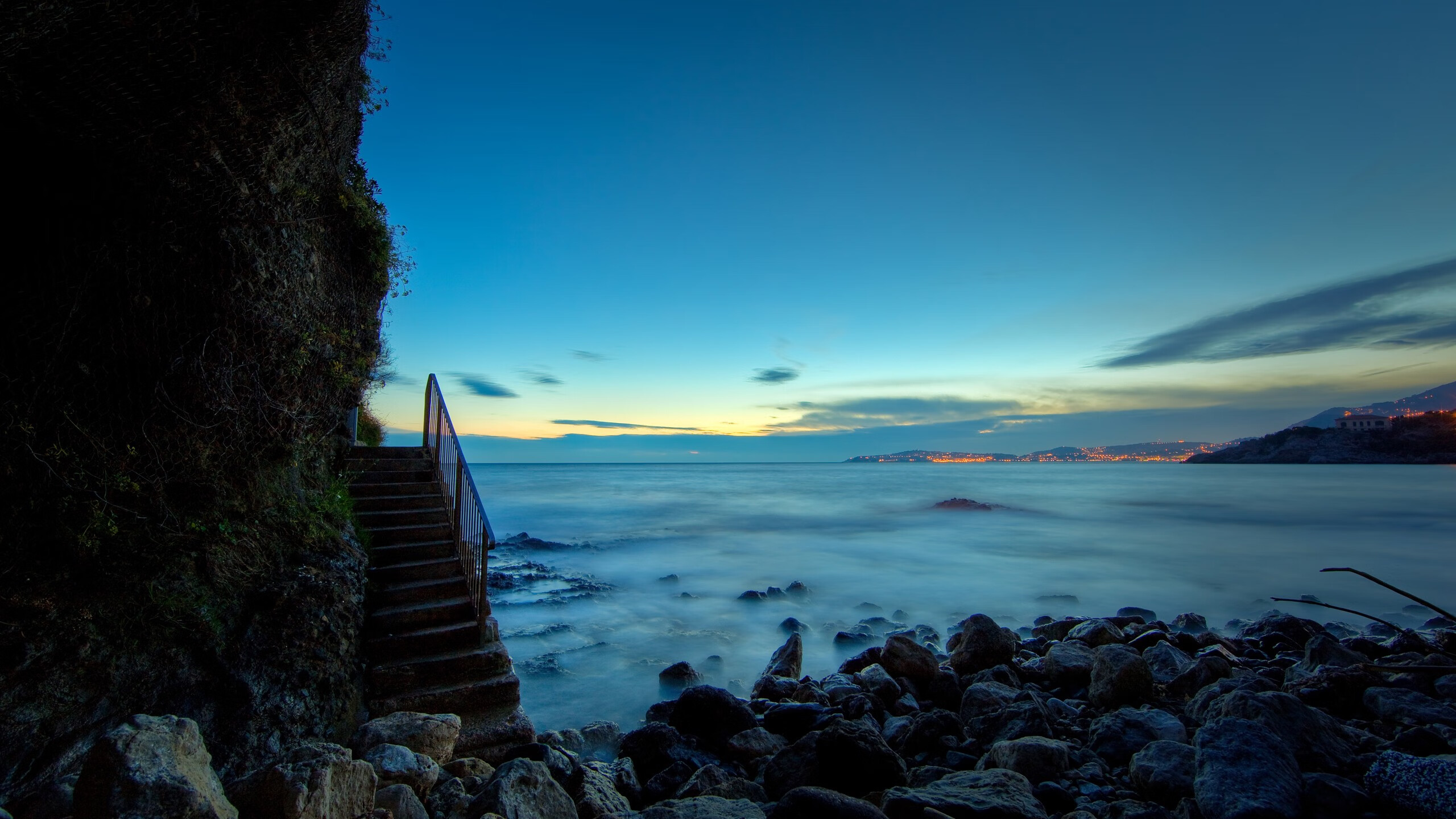 “高新体育中心：全球顶级选手齐聚，竞技与激情并存”